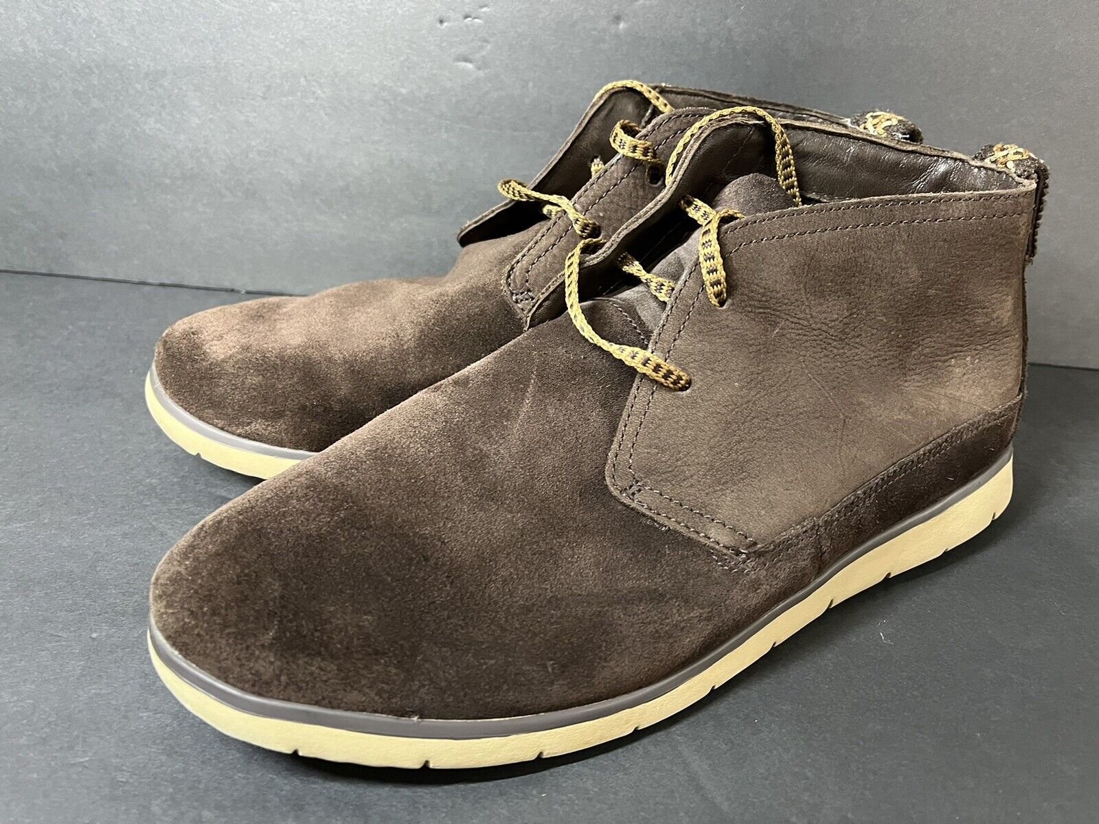 UGG Treadlite Suede Cali Chukka size men,s 8 US...