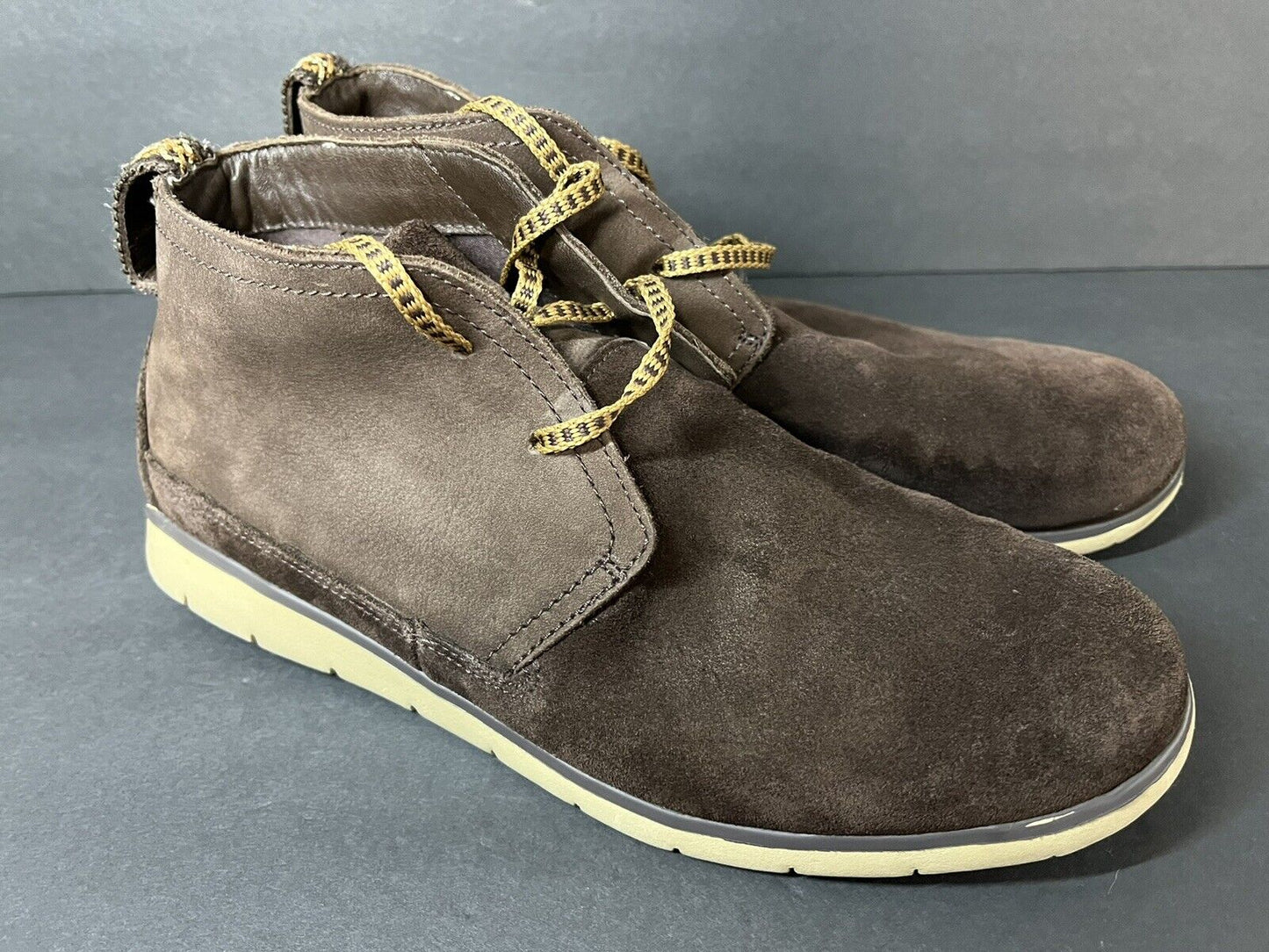 UGG Treadlite Suede Cali Chukka size men,s 8 US...