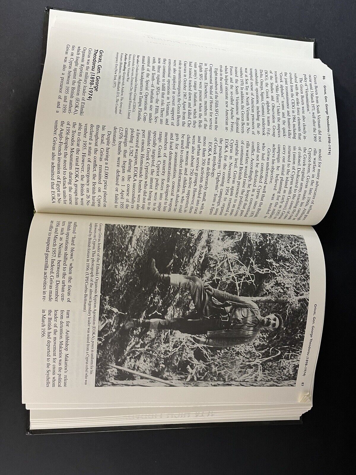 Encyclopedia Of Guerrilla Warfare by Beckett Ian F. W - Book /Soft Cover...