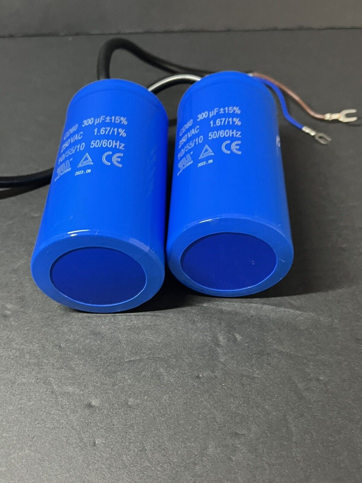 2Pcs CD60 Run Capacitor 250uF/MFD 250VAC 15% Tolerance 50/60Hz Motor Starting..