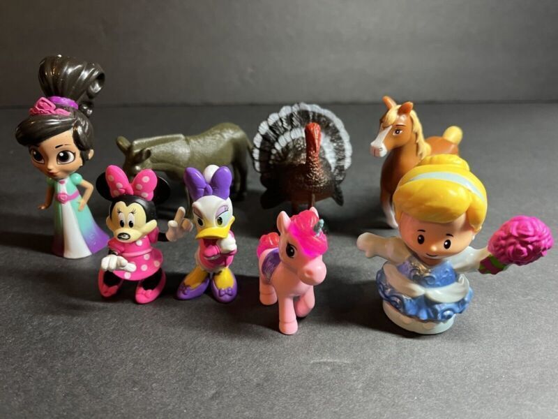 Mixed Lot of 8 Assorted Animated Movies Characters Action Figure Toys